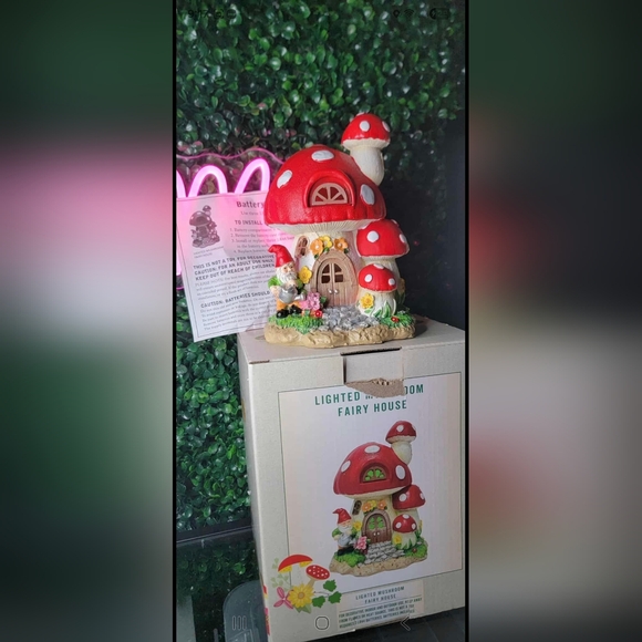 Cracker Barrel lighted fairy mushroom house - Picture 2 of 7